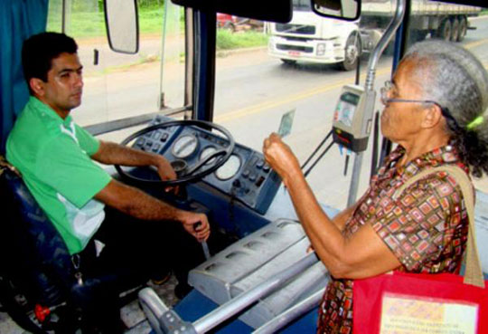 Prefeitura propõe gratuidade de transportes para idosos em Brumado