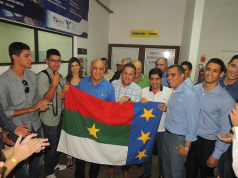 Eleições 2014: Chapa de oposição ao governo do estado é ovacionada em Vitória da Conquista