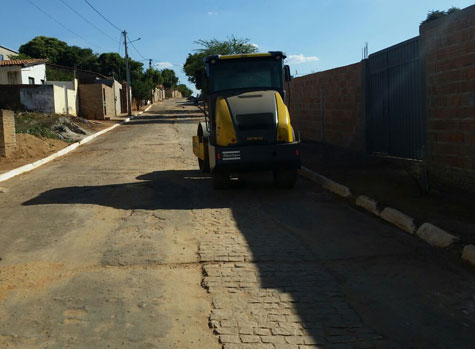 Brumado: Márcio Moreira conquista pavimentação para ruas do bairro Olhos D’água