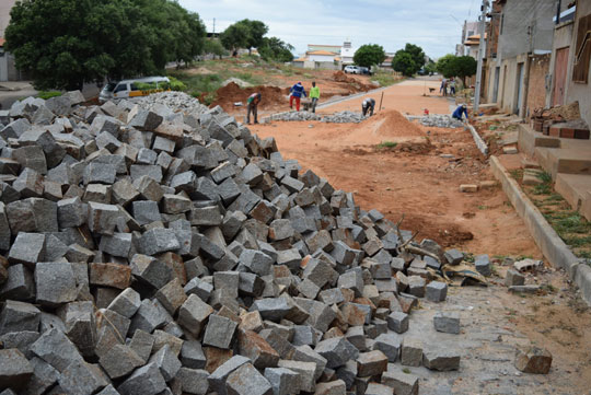 Brumado: Após cinco anos, prefeitura retoma obras na Avenida Clemente Gomes