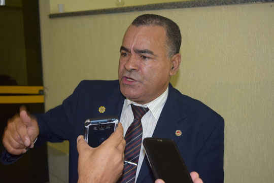 Brumado: Presidente sindical acusa prefeito de subornar vereadores para aprovarem Projetos de Lei