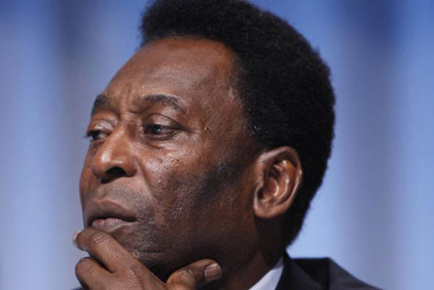 Pelé deixa hospital após quinze dias de internação