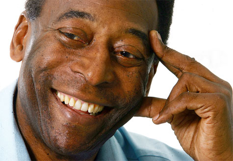 Pelé melhora e será transferido para quarto, diz hospital