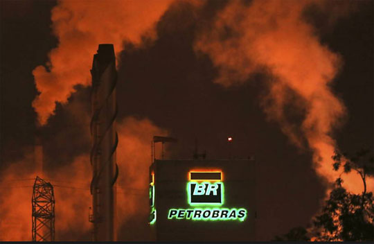 Petrobras registra lucro de R$ 370 milhões após 3 trimestres de prejuízo