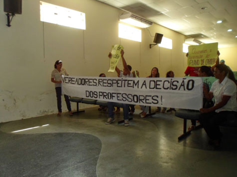 Após protesto, Câmara de Aracatu aprova plano de carreira dos professores