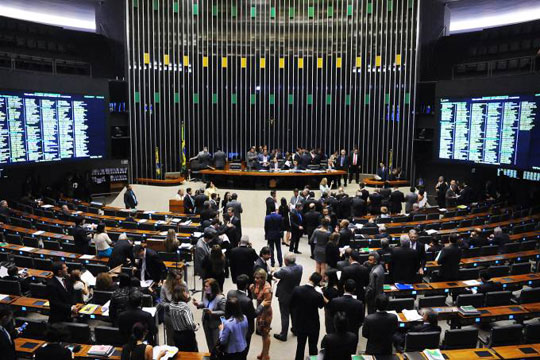 Partidos querem usar dinheiro público para pagar multas