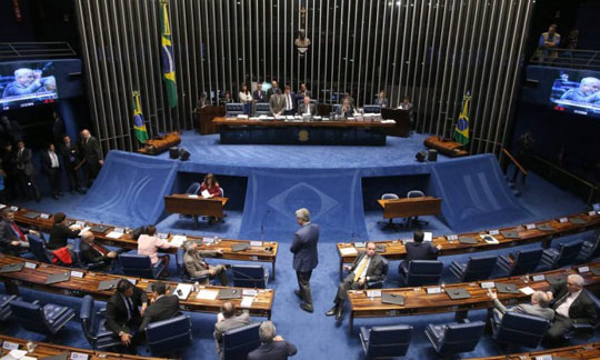 Senado aprova texto que coíbe supersalário no serviço público