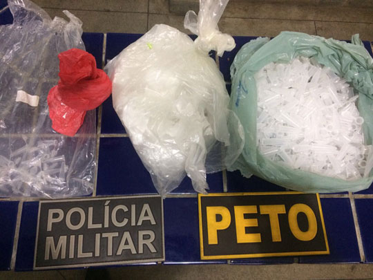 Brumado: Após denúncia anônima, polícia encontra mochila com drogas no Bairro Urbis IV