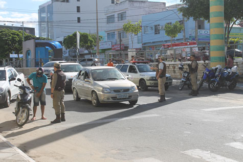Brumado: Polícia realiza blitz preventiva no centro da cidade