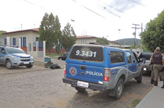 Polícia detém pai acusado de abusar da filha de 9 anos em Brumado
