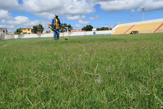Estádio Gilberto Cardoso recebe cuidados para retomada do Campeonato Brumadense de Futebol