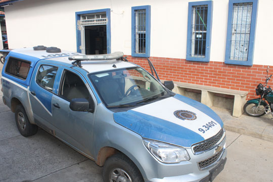 Casa é invadida por menores na zona rural de Brumado e aposentado é amordaçado