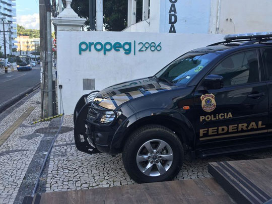 Governador da Bahia e dois ex-ministros são alvos de ação da PF