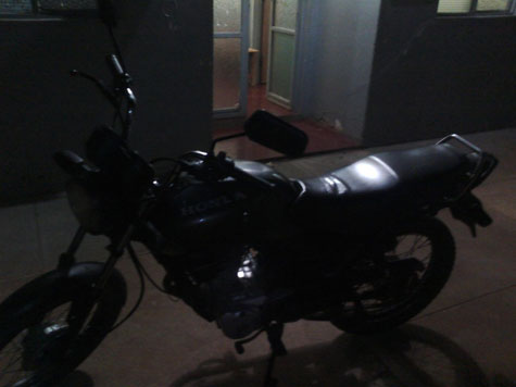 Policia militar de Caculé recupera moto roubada
