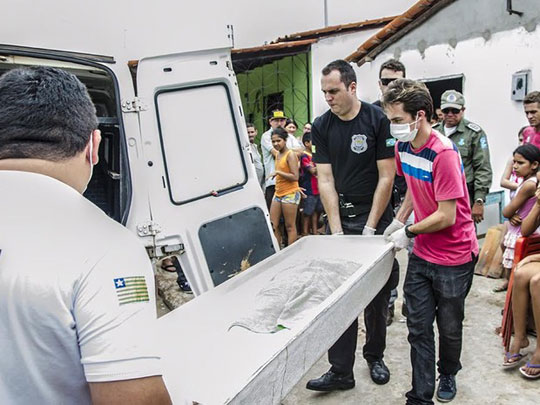 Piauí: Polícia retira corpo de idosa de caixão durante velório e investiga maus-tratos