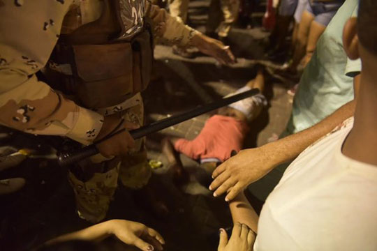 Policial atira em folião e é preso em flagrante em Salvador; ele alegou legítima defesa
