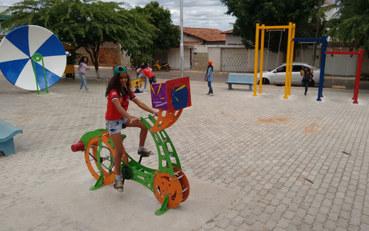 Brumado: Equipamentos da Praça da Ciência são instalados