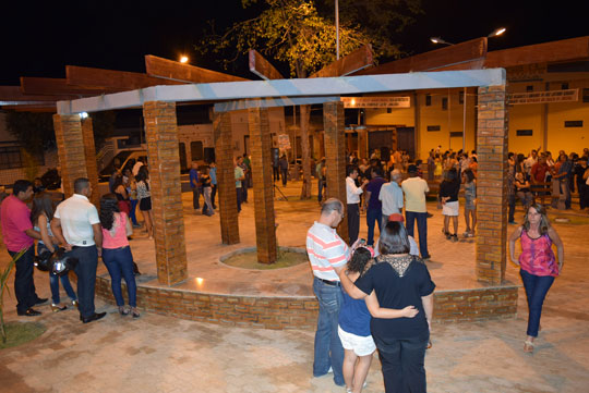 Brumadenses se emocionam com a reinauguração da Praça do Jurema