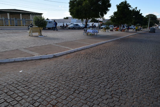 Brumado: Nova sede da 18ª Ciretran muda a rotina e a economia na Praça Wenceslau Araújo