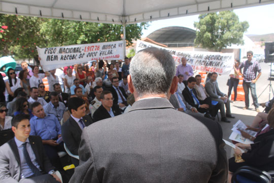'Voltem às aulas e judicializem o que acham ter direito', diz prefeito de Brumado aos grevistas