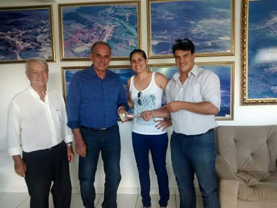 Brumado: Organizadores da Habitus Run entregam medalha de agradecimento ao prefeito Aguiberto