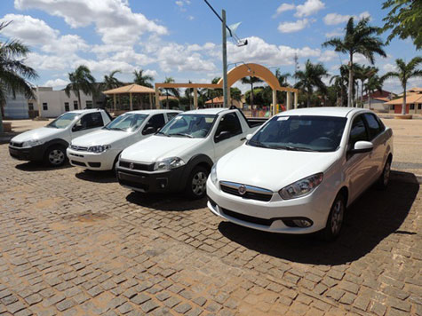 Prefeitura de Lagoa Real adquire novos veículos para reforçar o sistema público