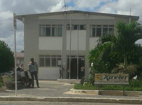 Para falar com o prefeito, moradores de Tanhaçu precisam pegar senha e enfrentar filas