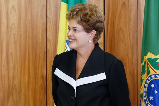 Dilma estende política de valorização do salário mínimo até 2019