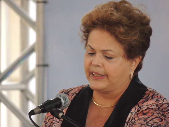 Datafolha diz que 63% dos eleitores apoiam abertura de impeachment contra presidente Dilma