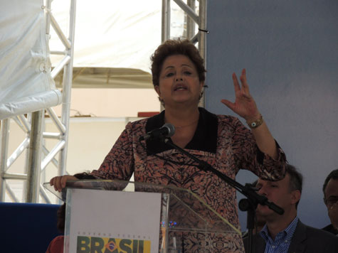 Dilma cai de 35% para 34% em nova pesquisa eleitoral