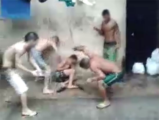 Vídeo mostra acusado de estupro sendo linchado na cadeia de Brumado