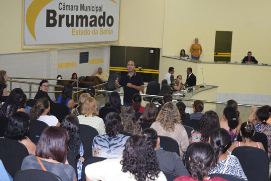 Mesmo com derrubada do veto, professores de Brumado continuam em greve