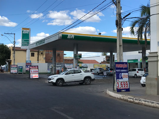 Tem promoção de combustíveis nos postos da rede Sabrina em Brumado