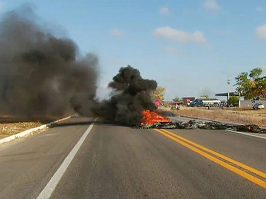 Protesto de caminhoneiros bloqueia rodovias pelo país