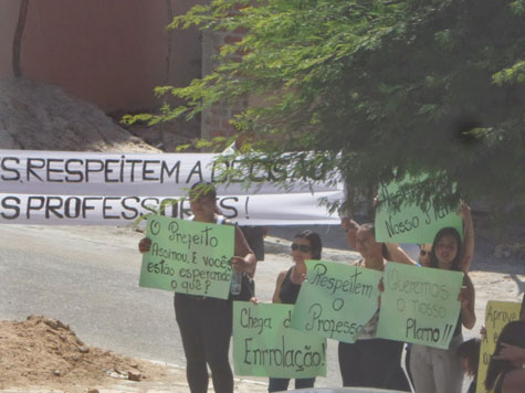 Após protesto, Câmara de Aracatu aprova plano de carreira dos professores