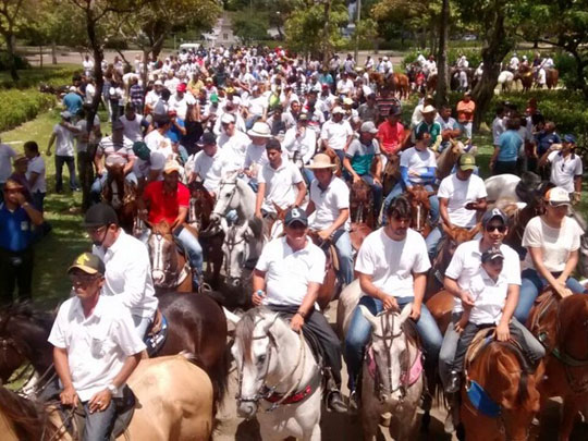 Vaqueiros protestam pelo país contra a proibição da vaquejada