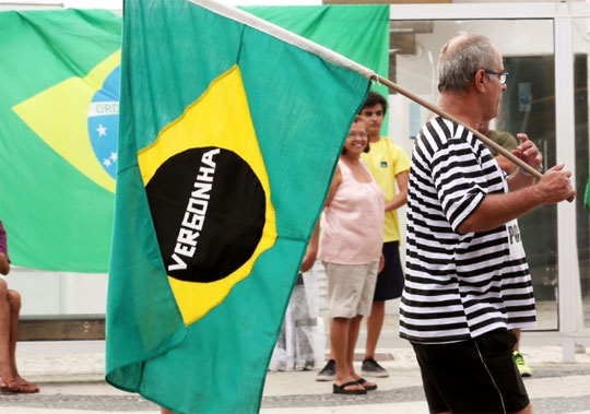 Protestos contra governo e corrupção reúnem mais de 1,8 milhão pelo Brasil