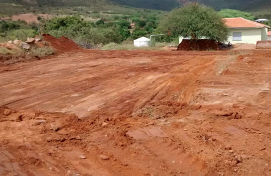 Brumado: Iniciadas obras para construção da quadra no povoado do Jacaré