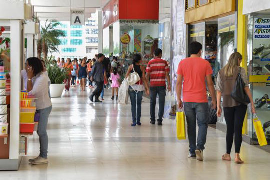 Recessão na economia provoca queda estimada em 8% nas vendas de final de ano