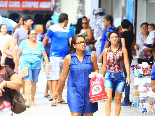 Vendas do comércio em maio têm maior queda desde 2001