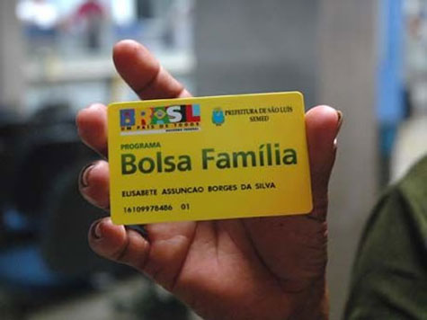 Dilma anuncia reajuste de 10% no Bolsa Família