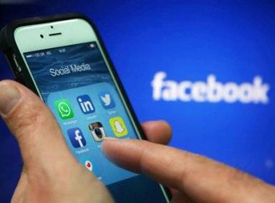 Brasileiros gastam 650 horas por mês em redes sociais