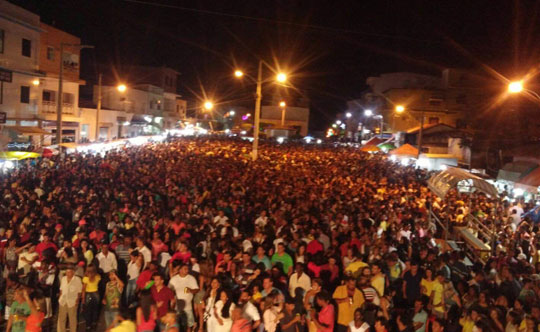 Réveillon em Tanhaçu reúne mais de 10 mil pessoas na Praça da Matriz