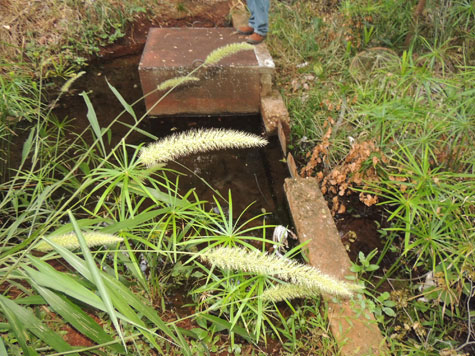 Brumado: Canalização que prejudicava fluxo é retirada do Riacho do Sapé