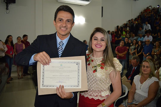 Prefeito e vice-prefeito eleitos são diplomados em Rio de Contas
