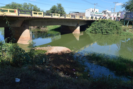 Comunidades rurais de Brumado utilizam água poluída para atividades domésticas