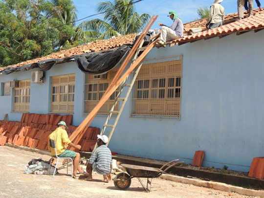 Rio do Antônio: Pais participam de mutirão e ajudam na reforma de escola pública dos filhos