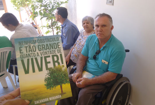Rio do Antônio: Cadeirante lança autobiografia e cobra acessibilidade