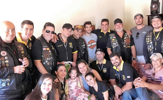 Grupo de motociclistas de Brumado leva ajuda para menina que sofre com epidermólise bolhosa