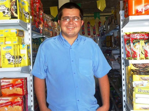 Santaluz: Ex-catador de papelão vira dono de mercado com 3.000 itens